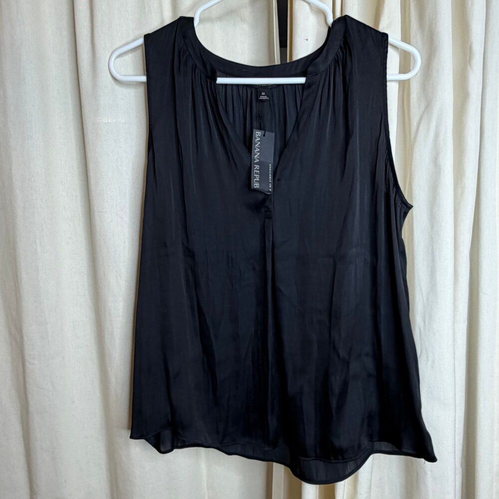NWT Banana Republic black satin sleeveless tank top blouse size medium